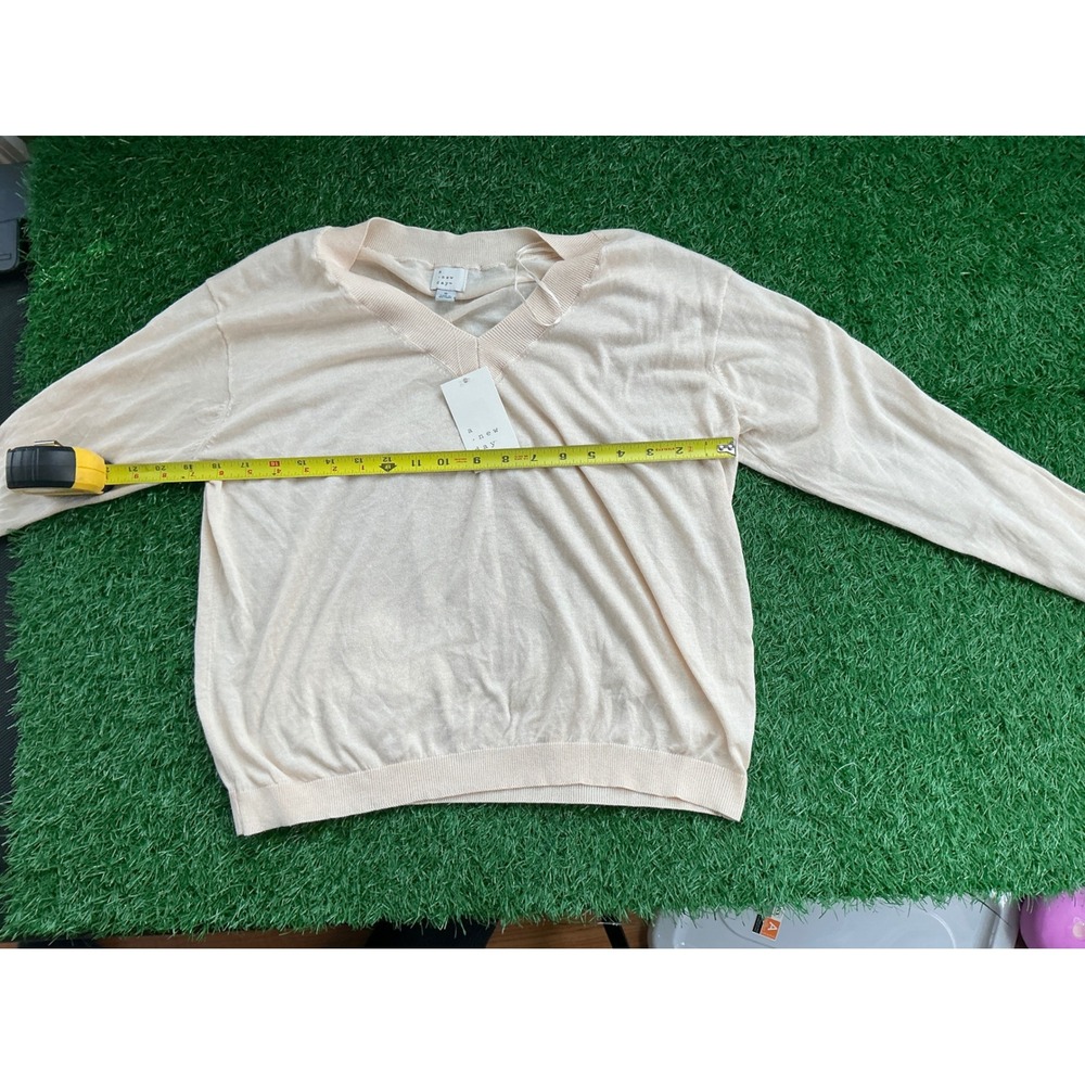 A New Day Womens V-Neck Sweater Cream Beige Lightweight Knit Size S NEW